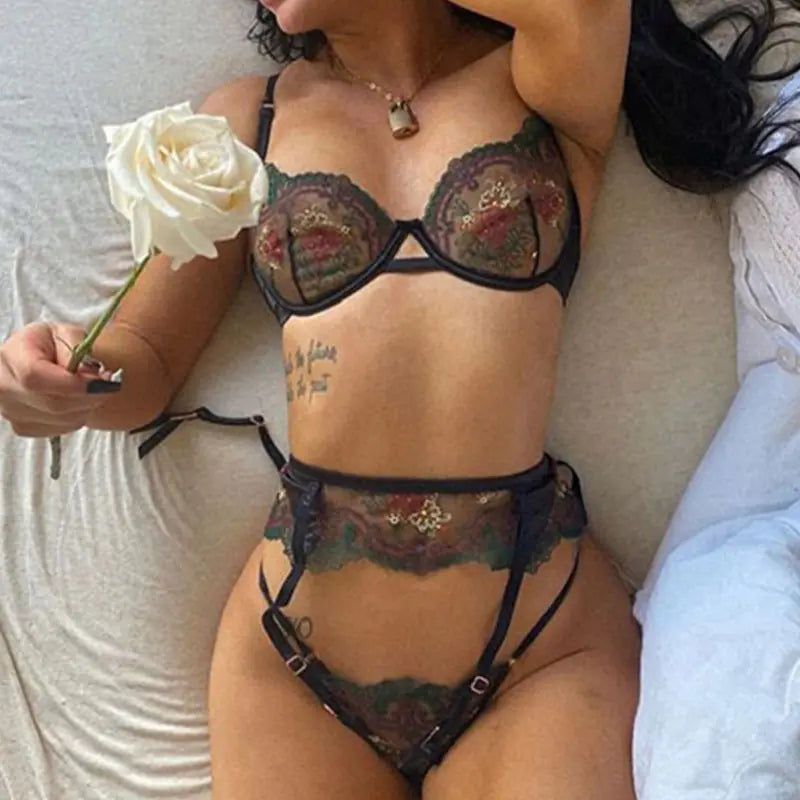 European Style Embroidered Lace Lingerie Set